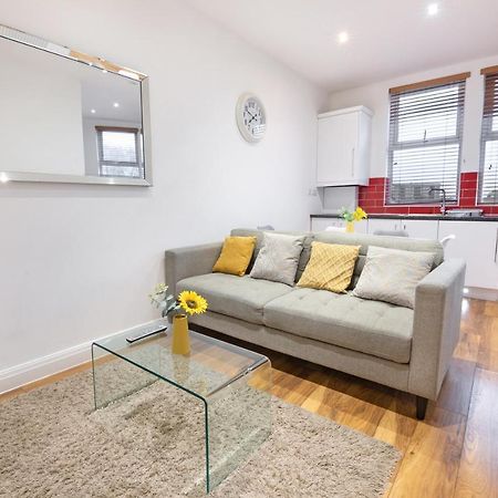 Modern Apartment Close To City Centre With Parking Leeds  Dış mekan fotoğraf