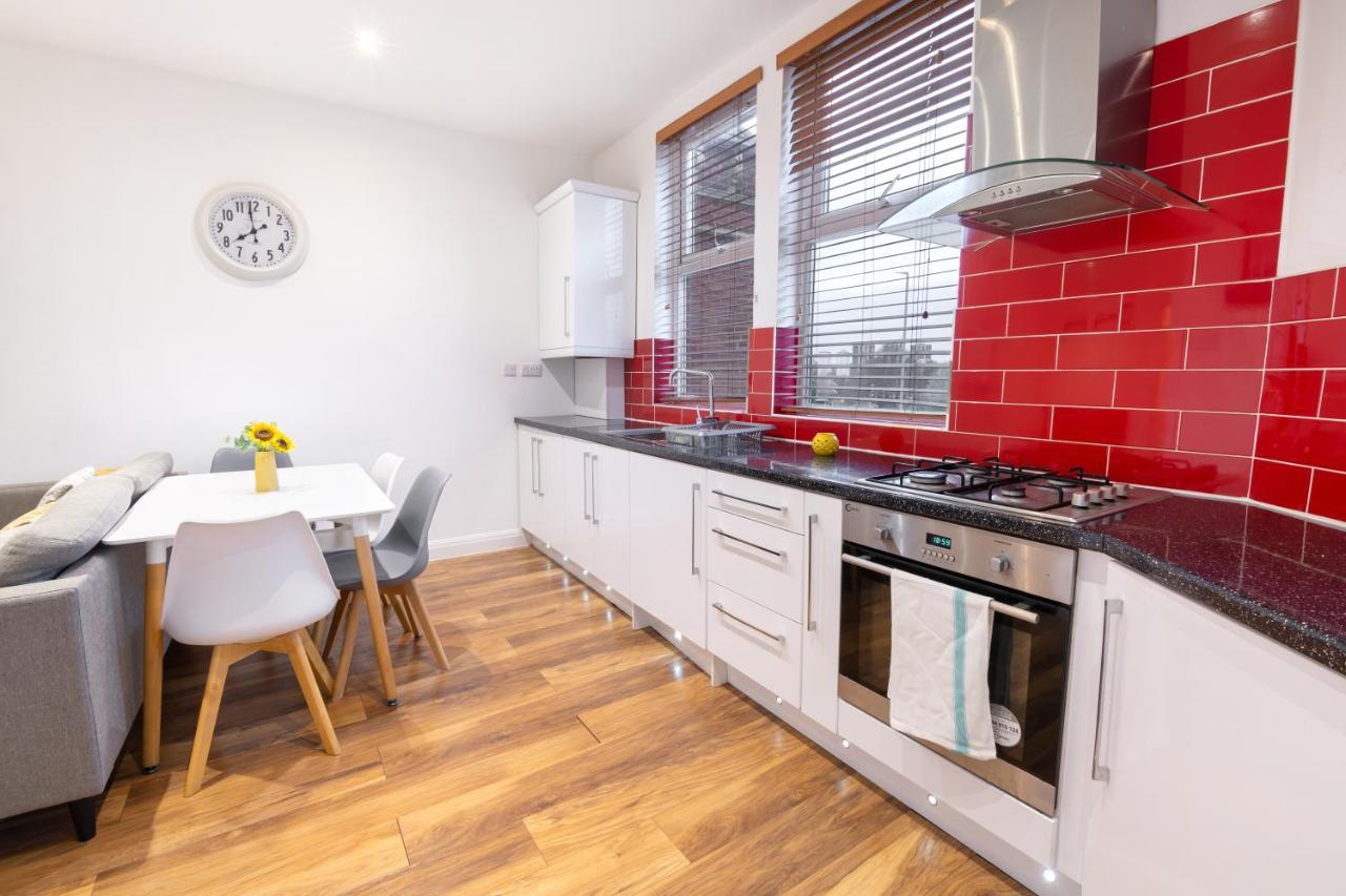 Modern Apartment Close To City Centre With Parking Leeds  Dış mekan fotoğraf