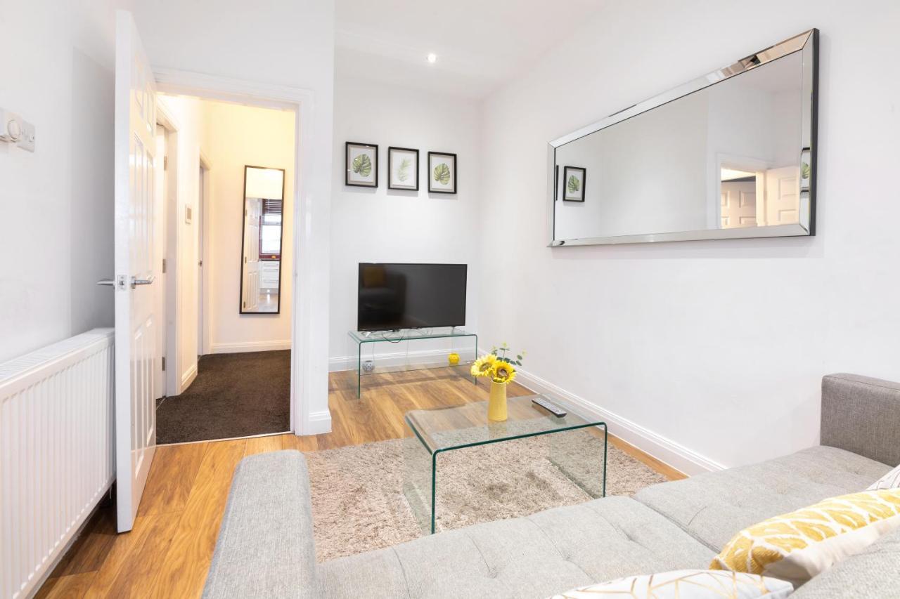 Modern Apartment Close To City Centre With Parking Leeds  Dış mekan fotoğraf