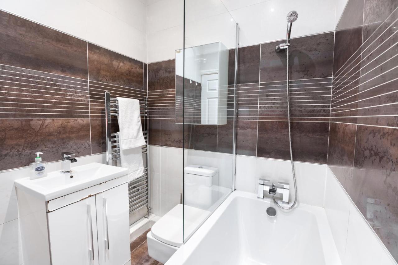 Modern Apartment Close To City Centre With Parking Leeds  Dış mekan fotoğraf